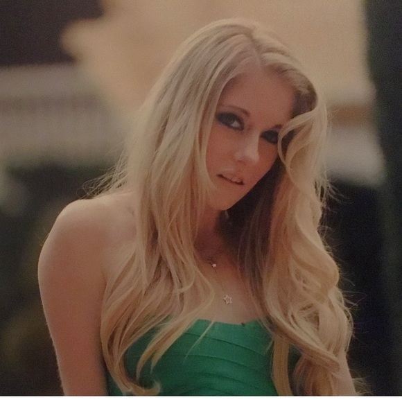 Meet your Posher, Kira - Picture 4 of 8